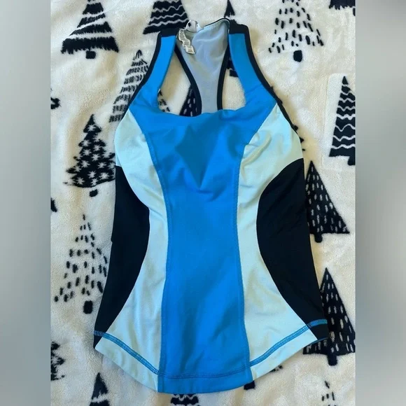 Lululemon tank size 2 - Picture 3 of 5